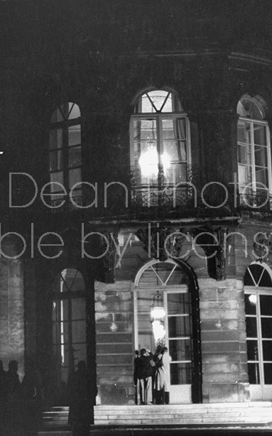 Men standing outside Paris Hotel Matignon, the official residence of the premier.