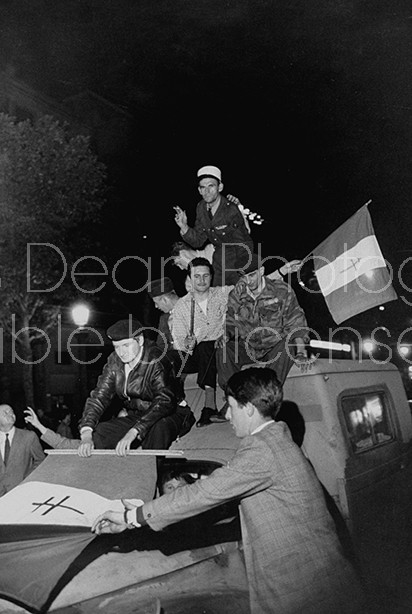 Crowd demonstrating in Paris for Charles de Gaulle.