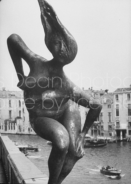 Italian artist Pericle Fazzini's sculpture of an atheltic nude woman.