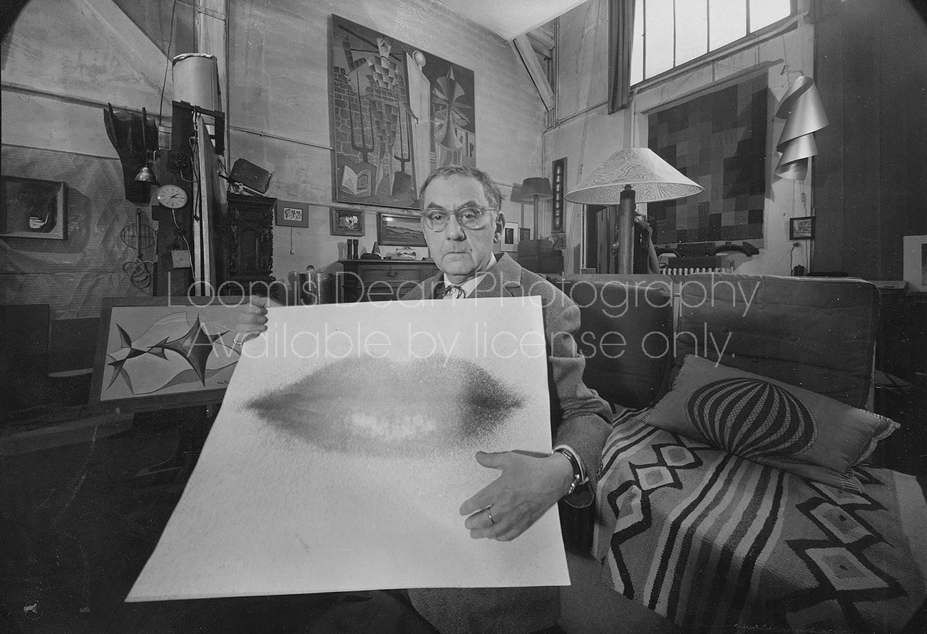 ARTIST MAN RAY IN D'ARTAGNON'S APT ST 390 