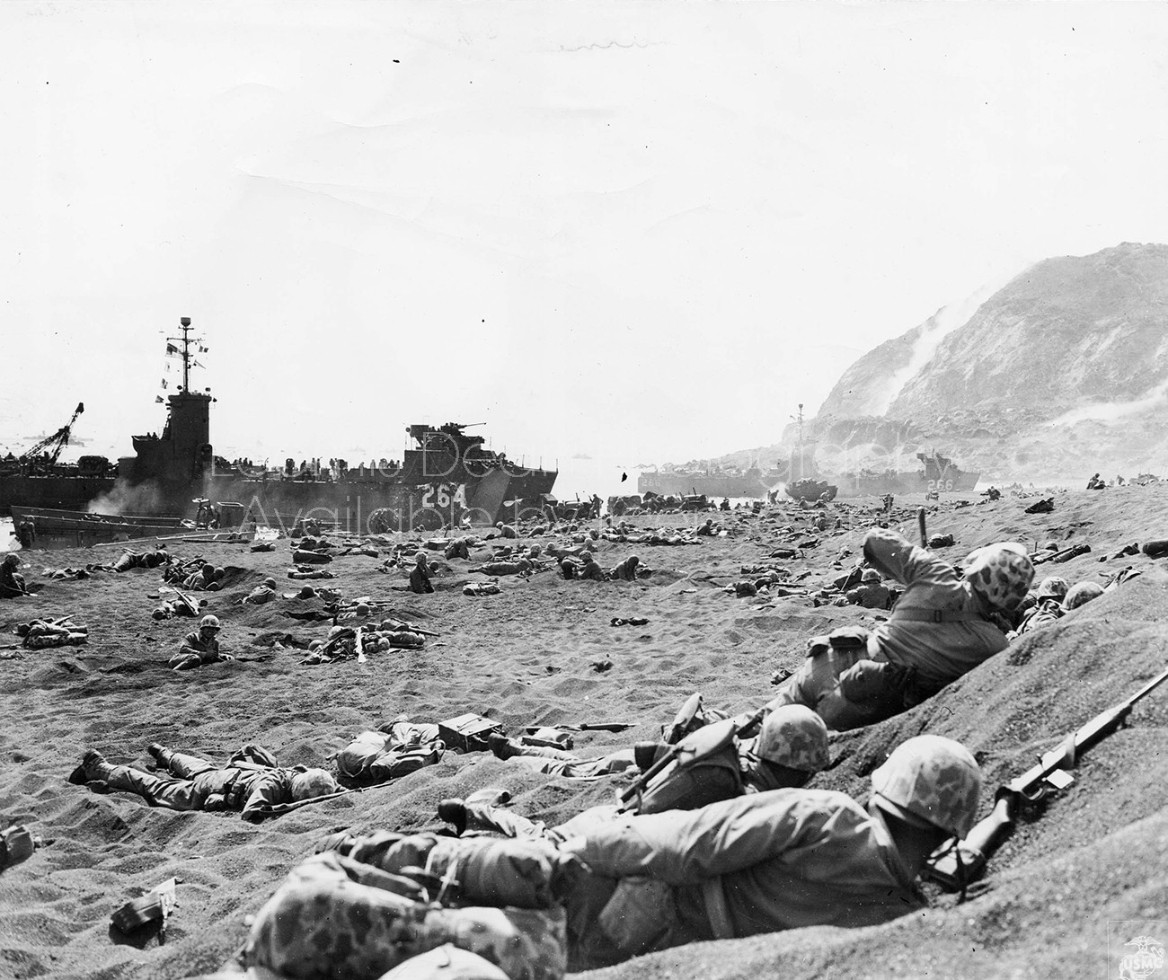 U.S. MILITARY WWII IWO JIMA LANDING 1 185 