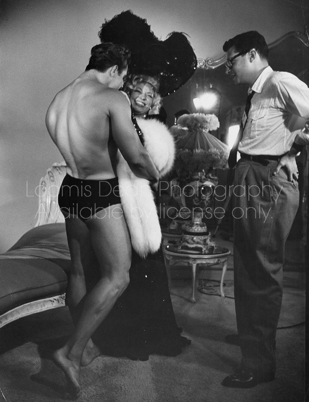 ACTRESS MAE WEST AND MUSCLEMEN 2 