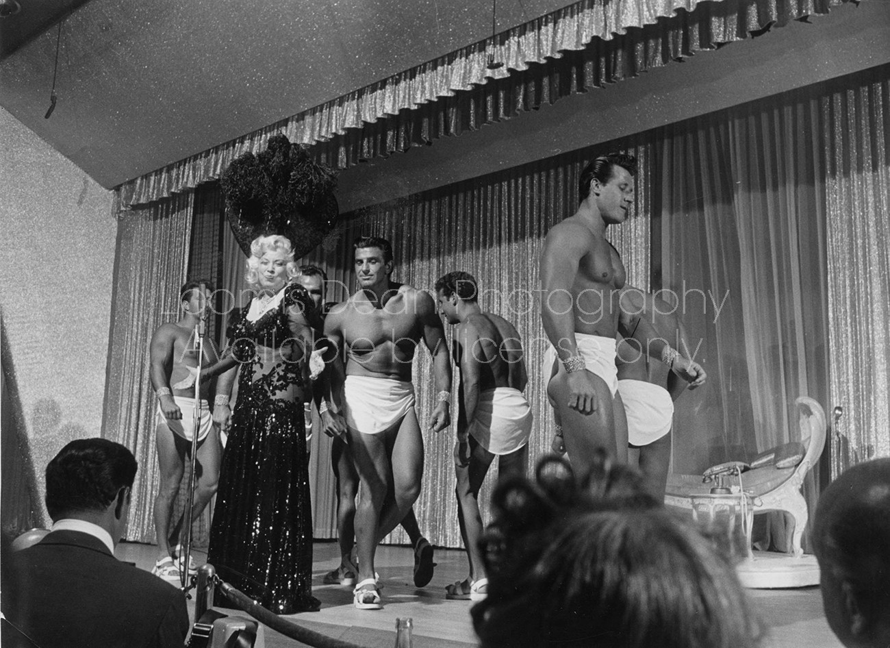 ACTRESS MAE WEST AND MUSCLEMEN 3 S 