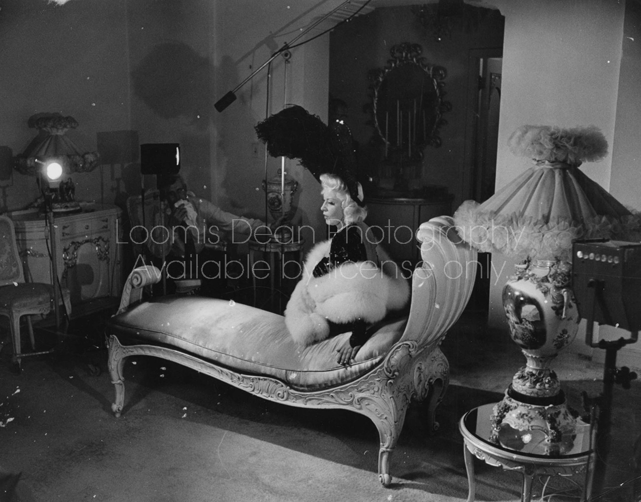 ACTRESS MAE WEST ON COUCH S 