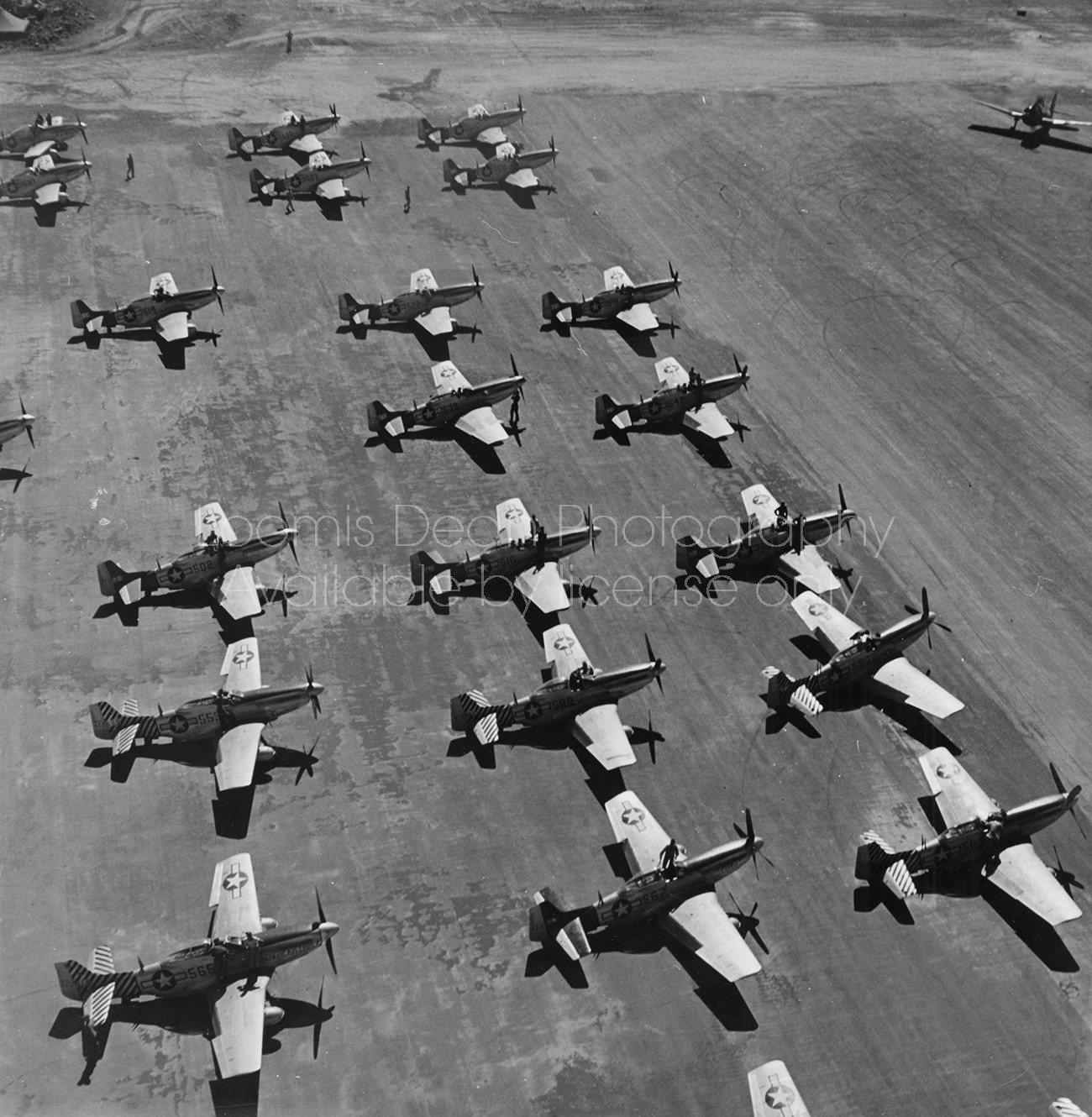 U.S. AIR FORCE WWII P51 LINEUP S 226 
