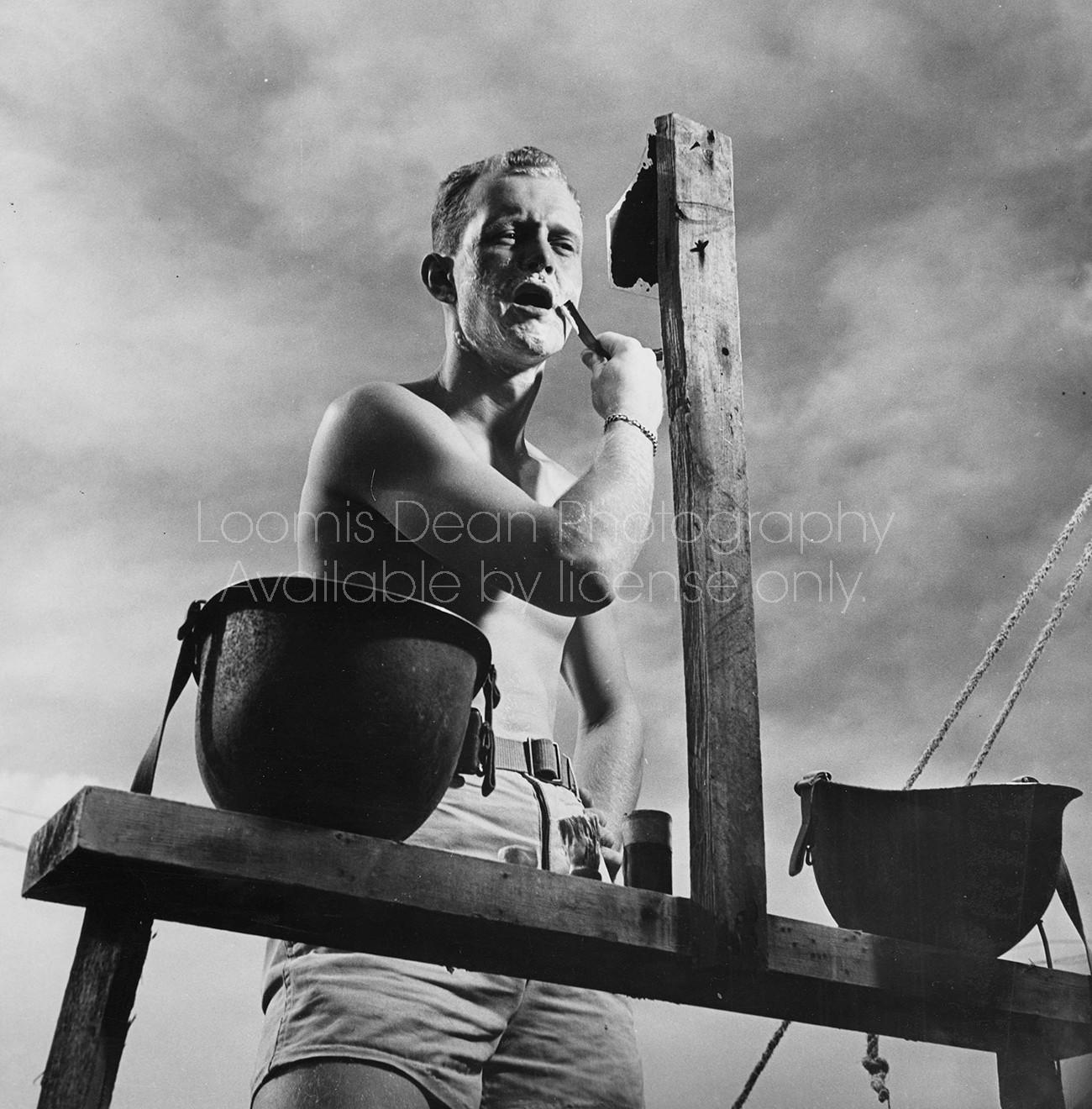 U.S.AIR FORCE WWI SOLDIER SHAVING S 163 