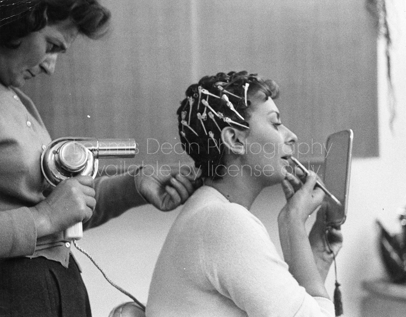 ACTRESS SOPHIA LOREN DOING MAKEUP S 