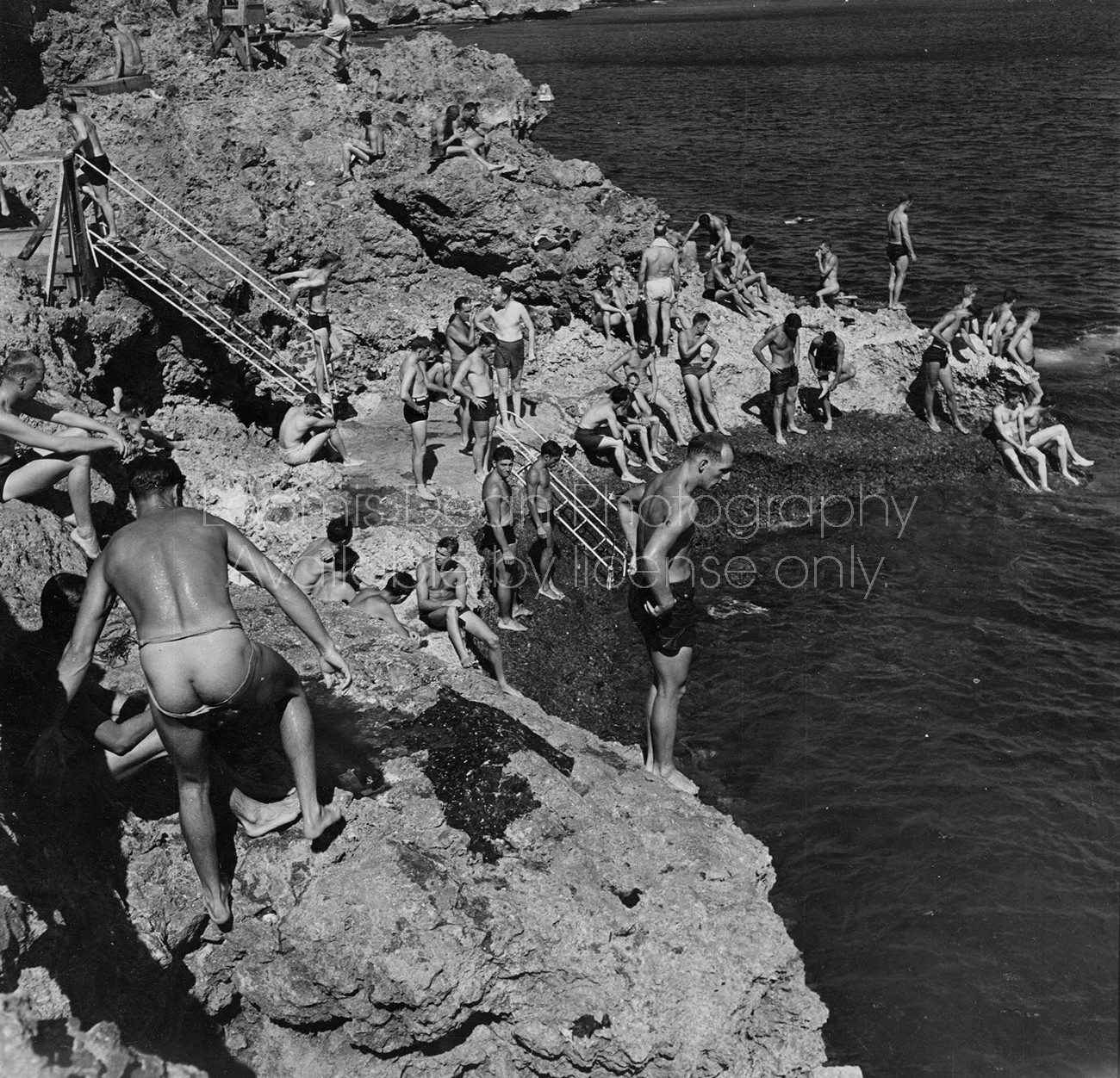 SWIMMING U.S. SOLDIERS WWII PACIFIC 
