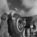 U.S. AIR FORCE B29 TIRE CHANGE S 152 