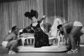 ACTRESS MAE WEST AND MUSCLEMEN 5 