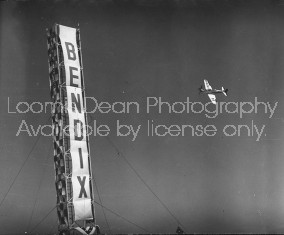 Aircraft participating in Bendix air competition.