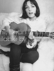 Guitar played by French actress Marie Lafouret.