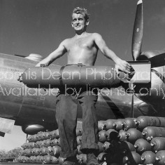 U.S. AIR FORCE WWII BOMB LOADER S 144 