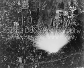 WWII JAPANESE PHOSPHORUS BOMB UNDER B29 FORMATION 157 