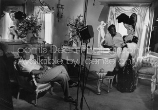 ACTRESS MAE WEST SINGING S 