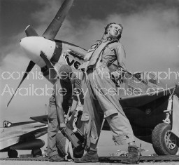 U.S. AIR FORCE WWII  P51 PILOT STRETCHING S 150 