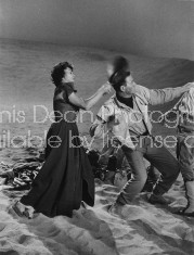 ACTRESS SOPHIA LOREN AND JOHN WAYNE FRYING PAN USED S 